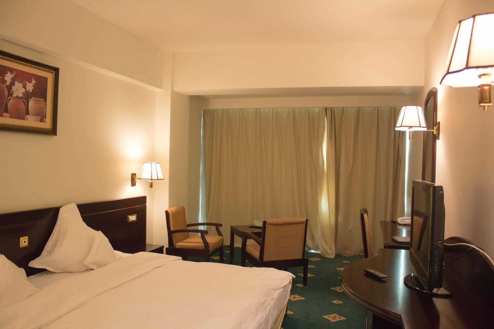 Hotel Delta 4 Tulcsa Kültér fotó