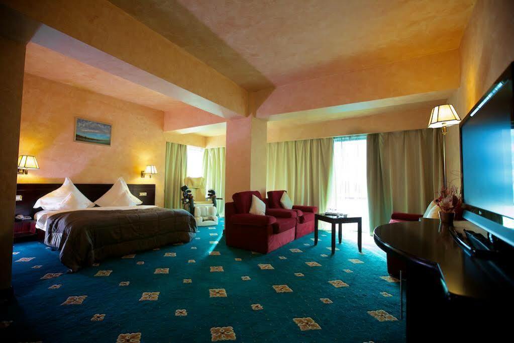 Hotel Delta 4 Tulcsa Kültér fotó
